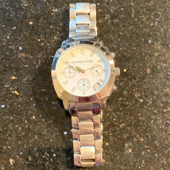 Michael Kors silver watch - Picture 2 of 5